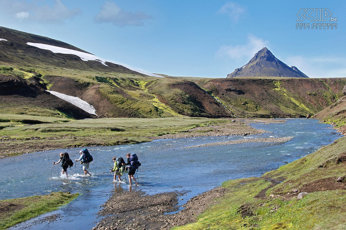 To Emstrur On the third day we moved to Emstur. Early on we had to cross a shallow but cold river. Close to the Álftavatn hut is very green but afterwards we have to follow a very long road through a black sand and pumice stone desert.<br />
 Stefan Cruysberghs